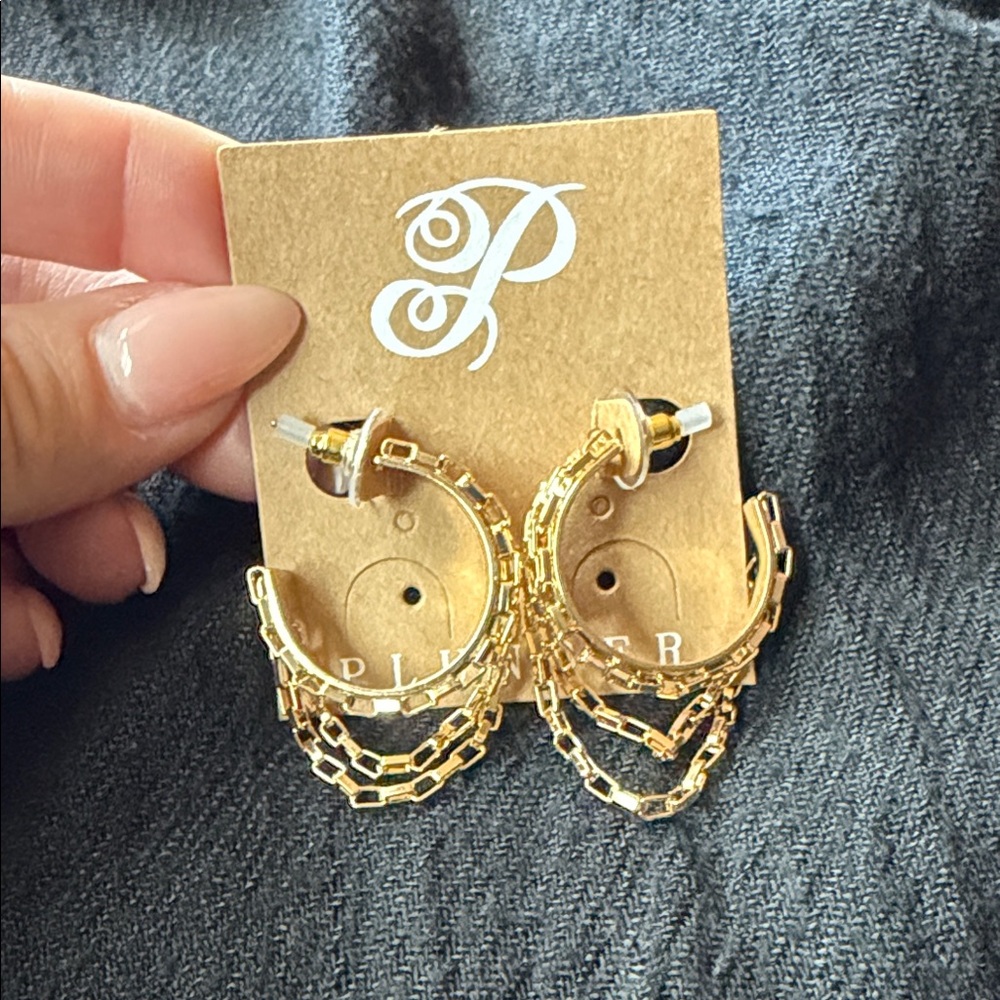 ‼️NWT Plunder Gold Chain Hoop Earrings - Picture 3 of 3